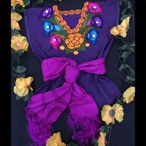 💐🌼 Beautiful Embroidered Mexican Blouse 🌼💐